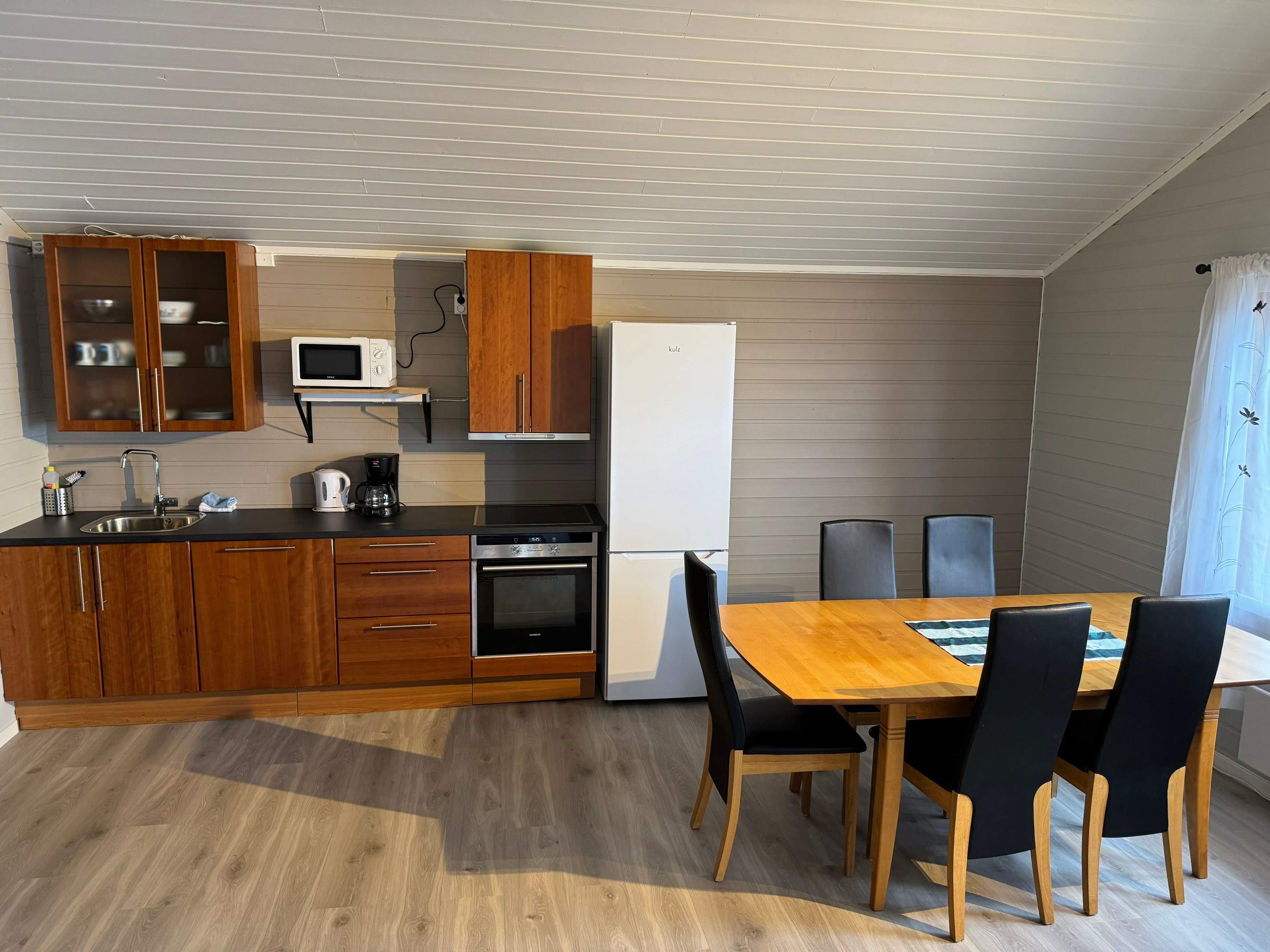 Large cabin with 2 bedrooms - plus